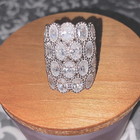 **CRYSTAL STATEMENT RING** - Picture 5 of 10